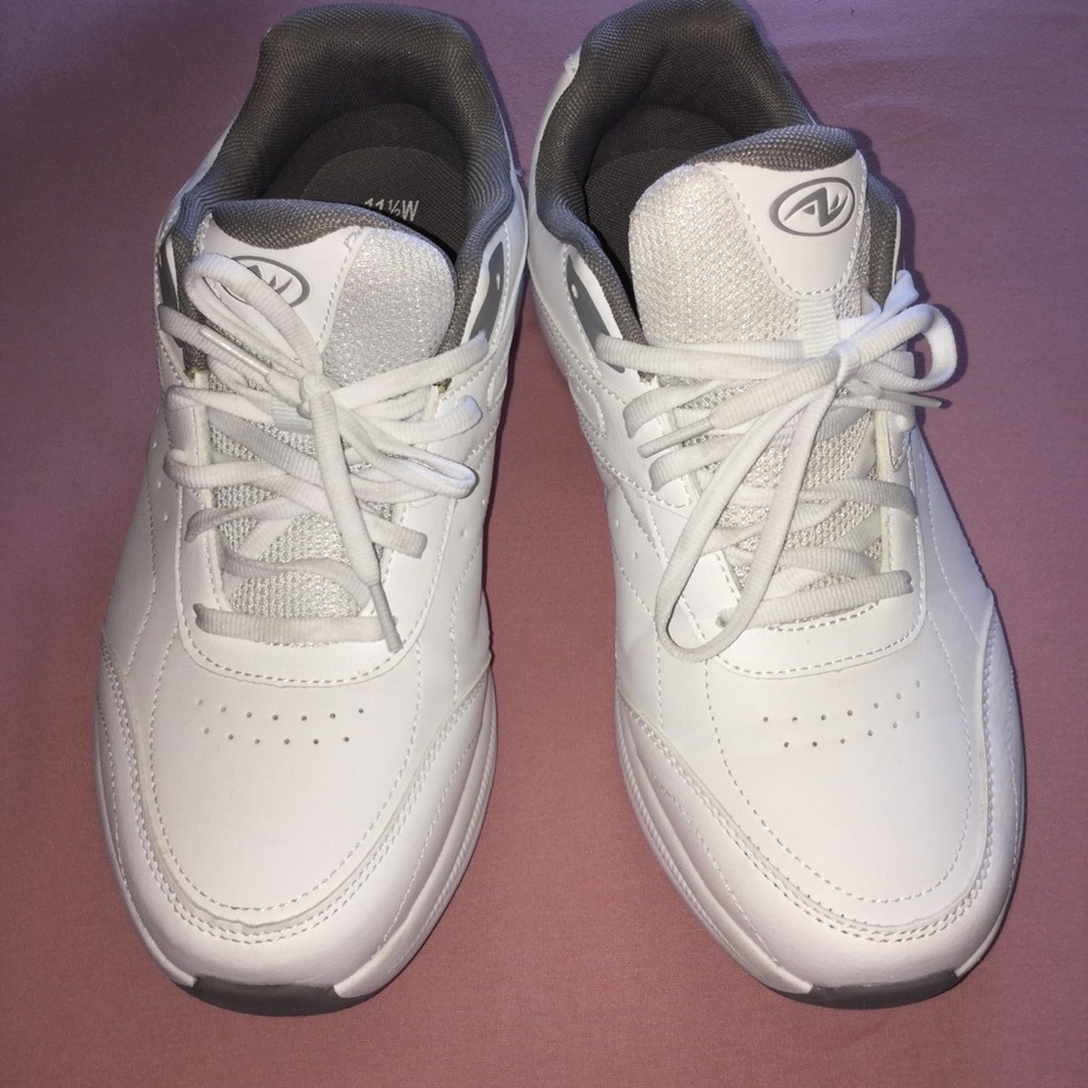 Athletic Works wide shoes great used condition